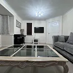 Spacious 4Bd House With Character In Coventry