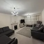 Spacious 4Bd House With Character In Coventry