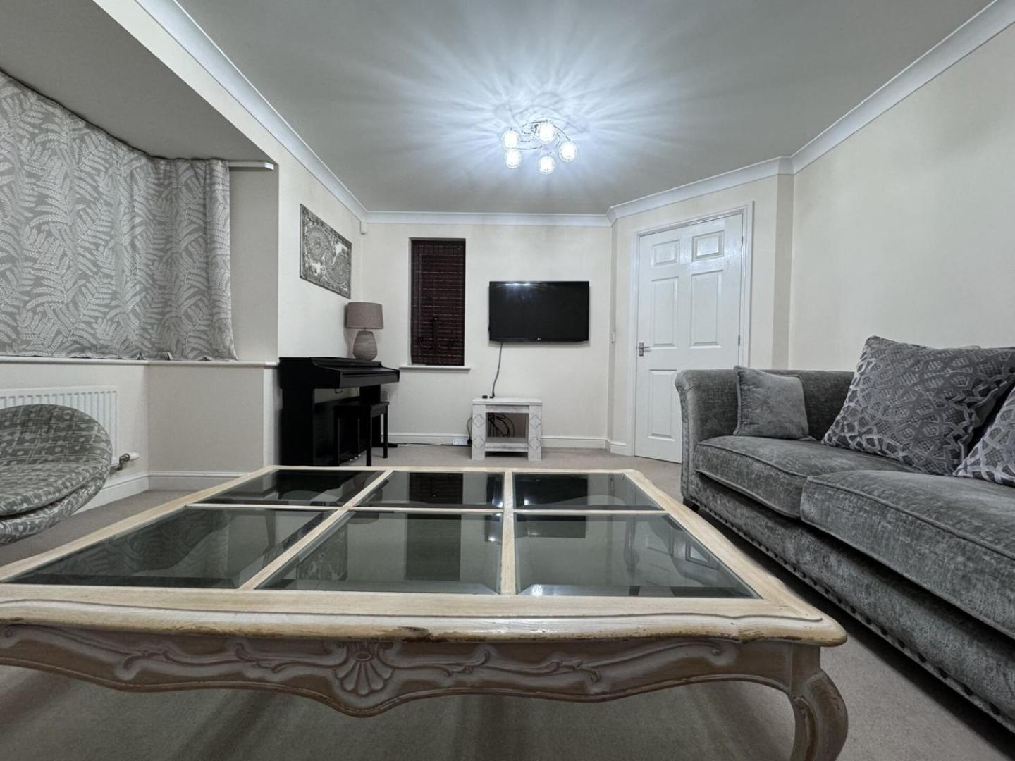 Holiday home Spacious 4bd House With Character In *