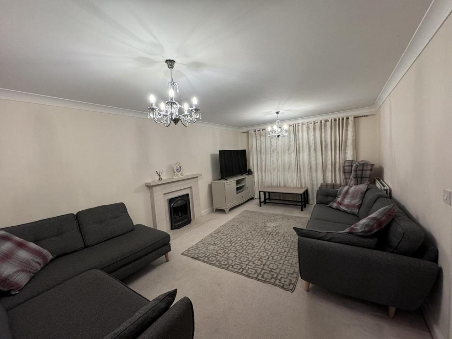 Holiday home Spacious 4bd House With Character In *