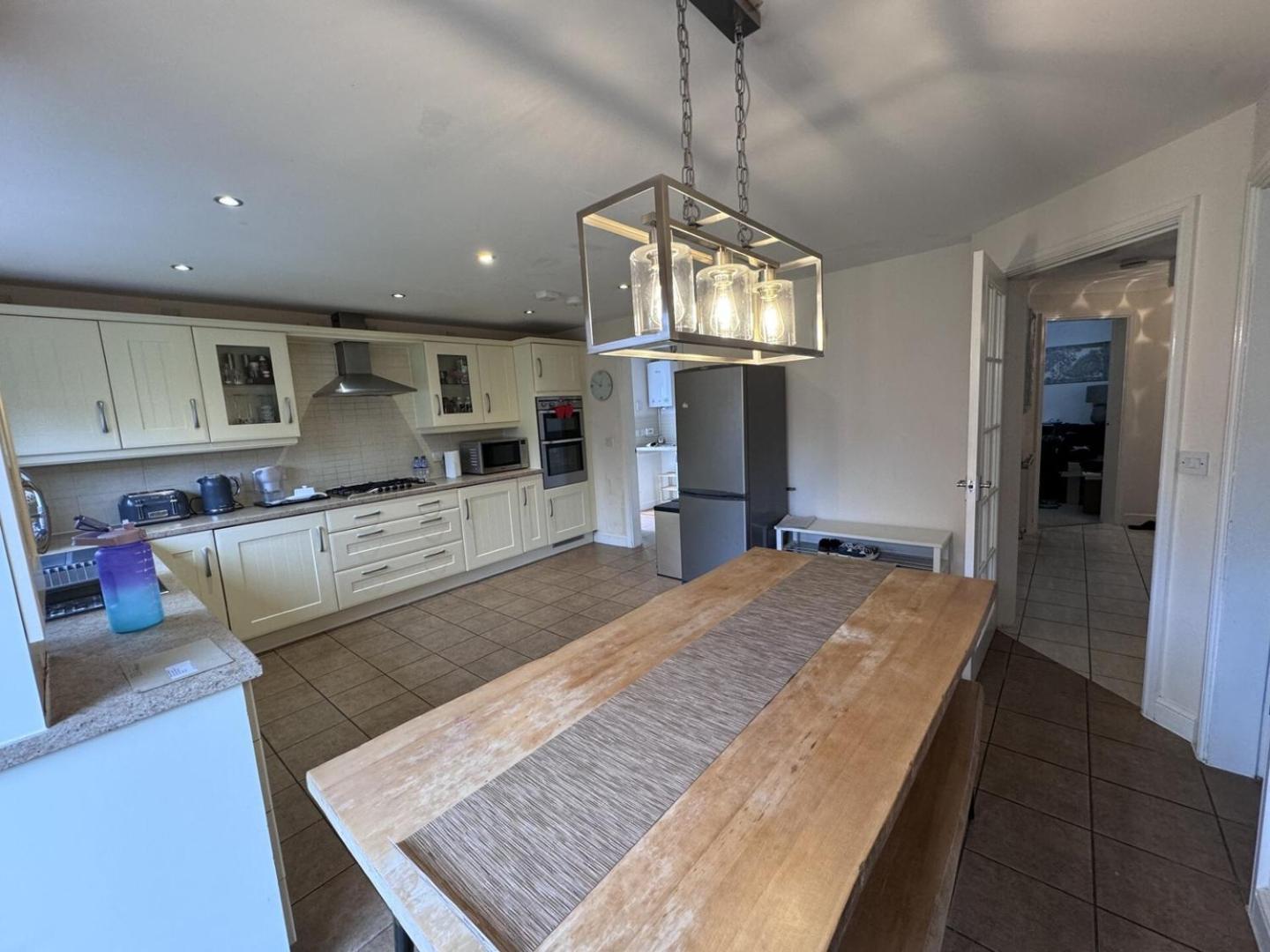 Spacious 4bd House With Character In Coventry