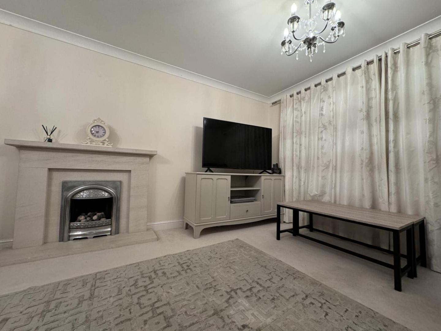 Spacious 4bd House With Character In